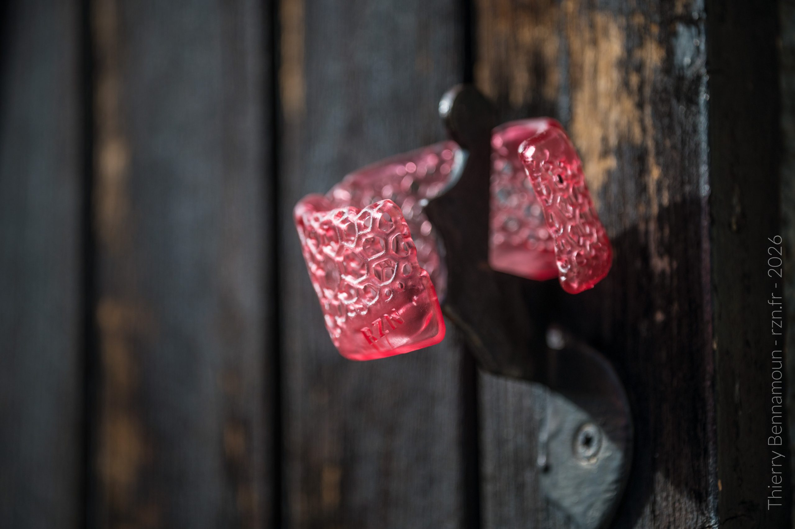 Bracelet Voronoi Résine ouvert Rouge translucide – Petite série